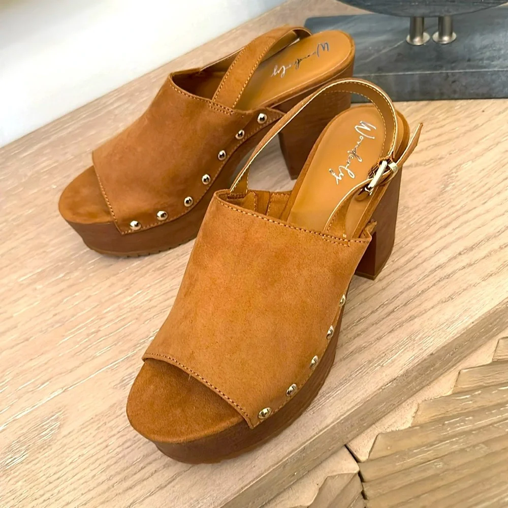 Wonderly - Sandals/Clogs - NWOT - Picture 1 of 12
